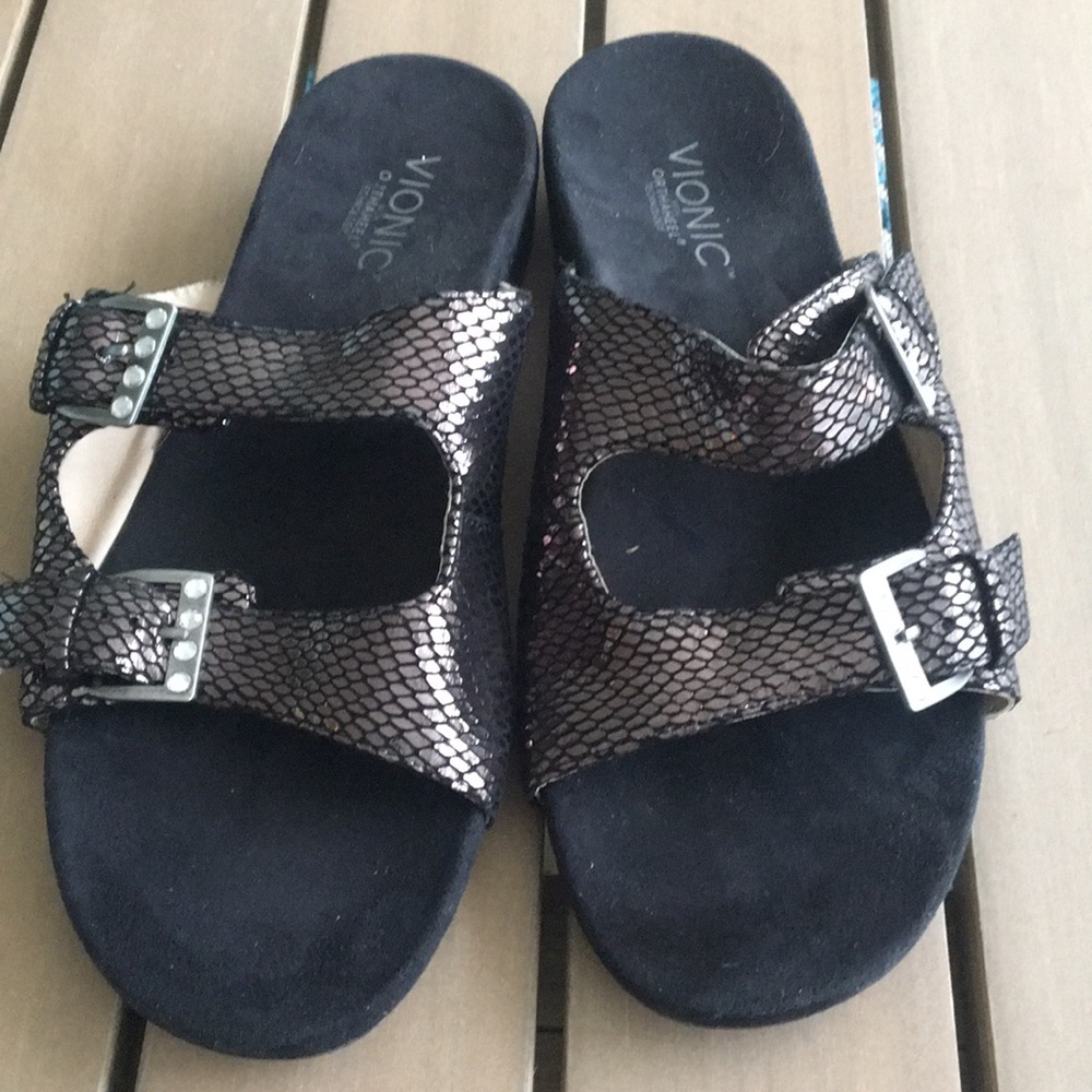 Vionic like new slip ons